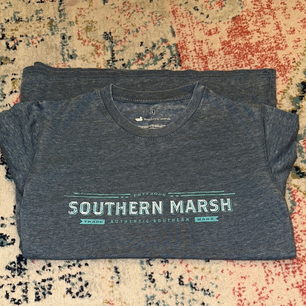 UNISEX NWOT Southern Marsh Charcoal Tee with Aqua Logo LG